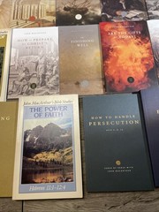 LOT OF 23 John F. Macarthur Bible Studies Verse By Verse Know Your Bible. ￼
