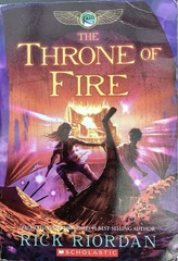The Kane Chronicles: The Throne of Fire (Book 2) – paperback Rick Riordan