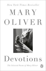 Devotions: The Selected Poems of Mary Oliver Paperback By Mary Oliver