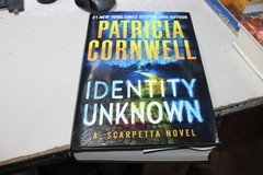 Identity Unknown; Kay Scarpetta – 9781538770382, Cornwell, hardcover, new