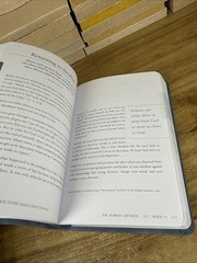 Pathway to Victory Daily Devotional by Dr. Robert Jeffress 2022 Blue Suede