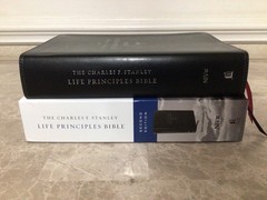 NIV Bible Charles F. Stanley Life Principles Black Leathersoft 2nd Edition