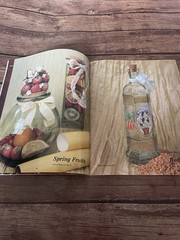 The Book of Beautiful BOTTLES Booklet Betsye Yates PLAID Inc 24 Pages Crafting