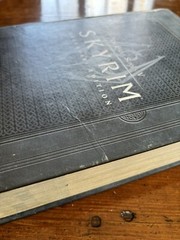 Hardcover The Elder Scrolls Skyrim Legendary Edition: Map attached