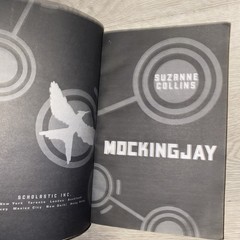 Mockingjay Hunger Games Trilogy Book 3 Suzanne Collins Paperback Novel