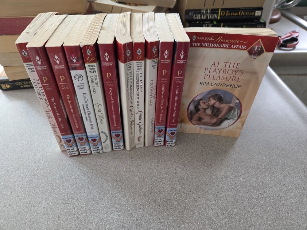 Harlequin Presents Lot Of 12 Romance. Paperback