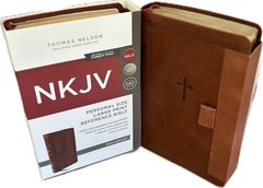MAGNETIC CLOSURE NKJV LARGE PRINT(10.5pt) Personal Size Brown Leathersoft Bible