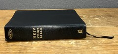 NKJV Study Bible, Premium Bonded Leather, Black, Comfort Print: The Complete Re,