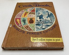Vintage CUTCO KNIVES Cook Book 1972 World’s Finest Cutlery Hardbound 128 Pages