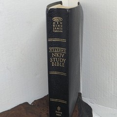Nelson’s New King James Version 1997 Study Bible Black Bonded Leather #2885N