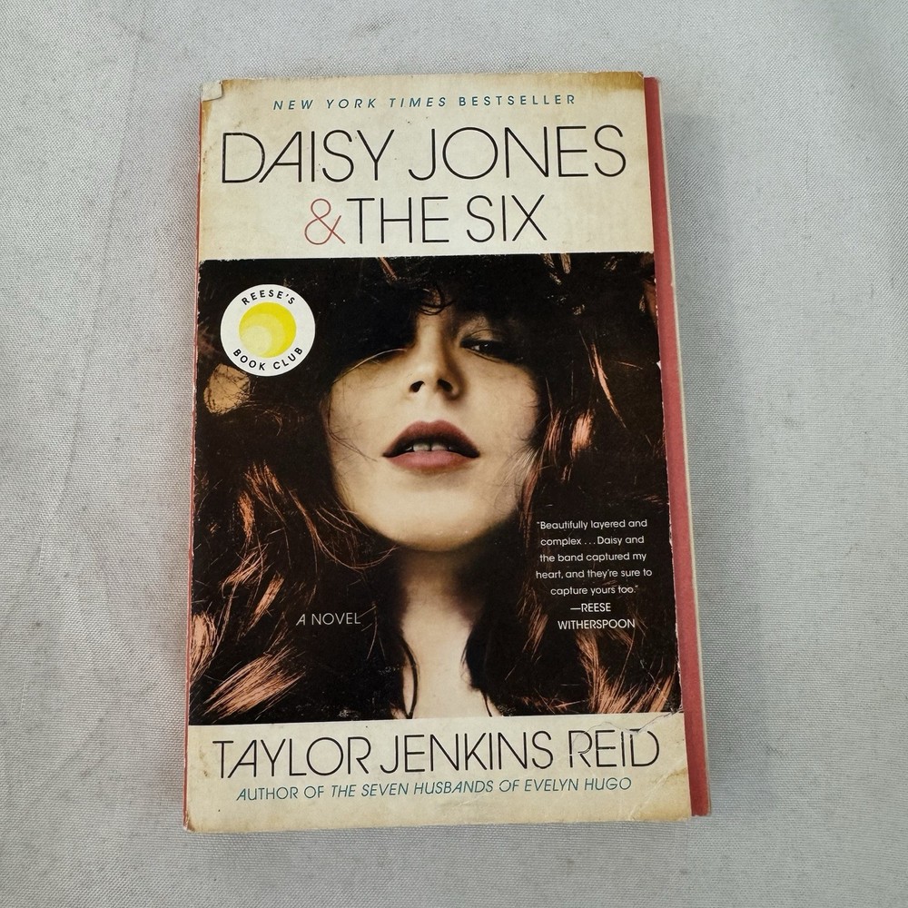 Daisy Jones and the Six: Reese’s Book Club Taylor Jenkins Reid Fast Ship