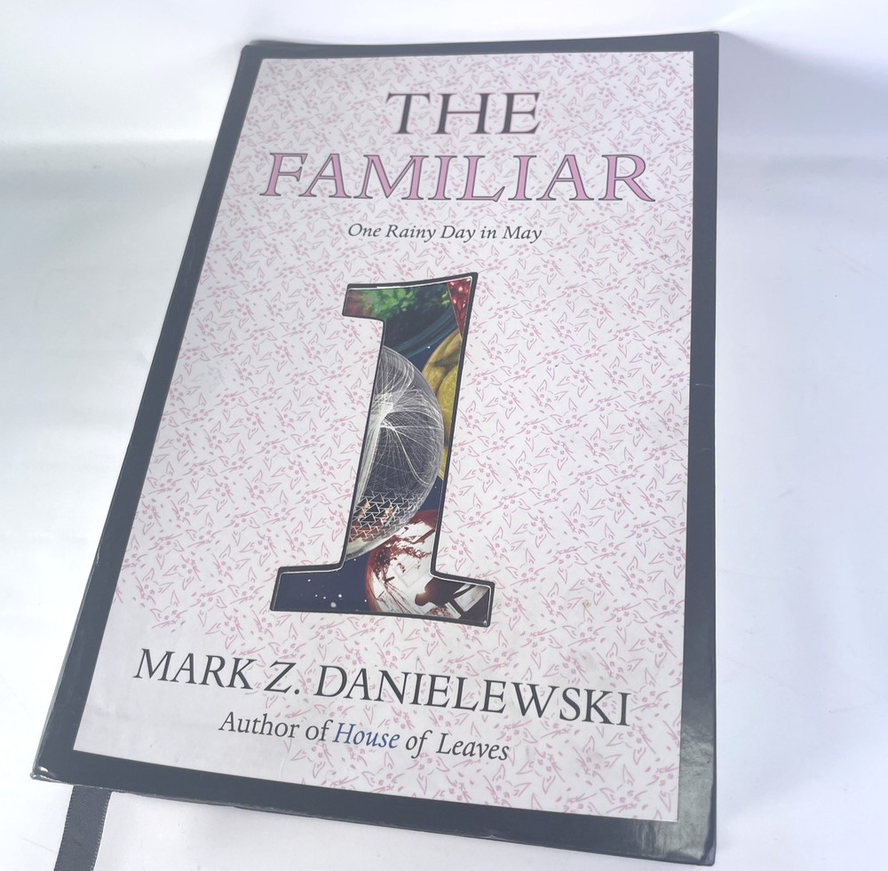 The Familiar Volume 1 One Rainy Day in May Mark Z. Danielewski Thriller Suspense