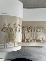 Vanity Fair: the Portraits : A Century of Iconic Images by Graydon Carter. Lib