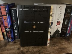 House of Leaves : The Remastered Full-Color Edition by Mark Z. Danielewski…