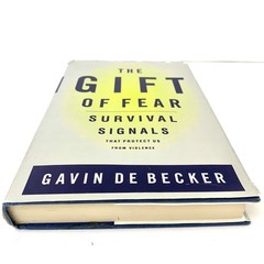 Gift of Fear Survival Signals Gavin De Becker Safety Crime Psychology HC Book