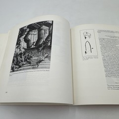Archetypes in Architecture Thomas Thiis-Evensen Oxford University Press 1991 PB