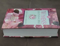 Women’s Devotional Bible Zondervan Hardcover Book Daily Devotions Faith VG