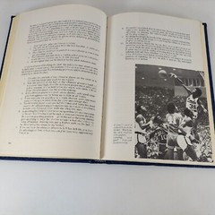 Winning Basketball by Gene Bartow, Chuck Smith Forum Press Illustrated HC 1978