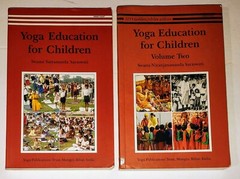 BIHAR YOGA EDUCATION FOR CHILDREN VOL 1&2 EXERCISE INSTRUCTION ILLUSTRATED KIDS