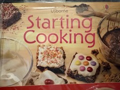 Usborne Books Kid Kit STARTING COOKING, EDC Publishing, New In Package (ages 5+)