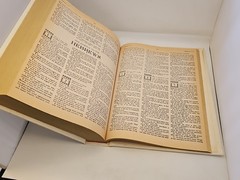 Vintage Holy Bible King James Version Family Edition 1982 White & Gold 11.5”