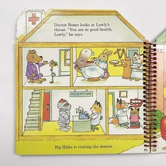 Vintage 1981 Richard Scarry’s Busy Houses RARE Shaped Board Book Spiral Bound