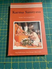 Karma Sannyasa Swami Satyasangananda Yoga Publications Trust Book