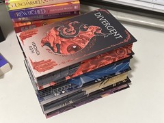 SIGNED Fairyloot Divergent Series – Veronica Roth