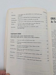 Vintage Paperback Book Oral Roberts A DAILY GUIDE TO MIRACLES 1975