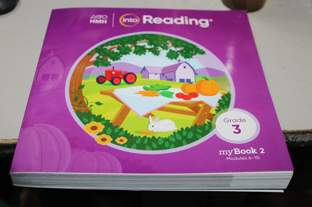 Student Grade 3 (Into Reading, 2) – myBook 2 Paperback HMH