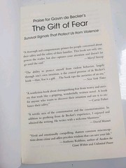 Gift of Fear : Survival Signals That Protect Us from Violence by Gavin de Becker