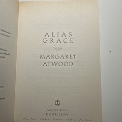 Alias Grace : A Novel by Margaret Atwood (1997, Trade Paperback) Book