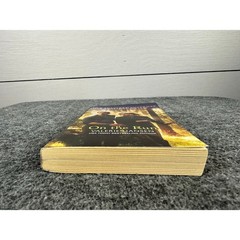 On the Run by Valerie Hansen (Paperback)