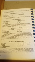 1993 „Sunday Dinner at Grandmom’s” Cookbook by Christel Ellis – 112+ Pages