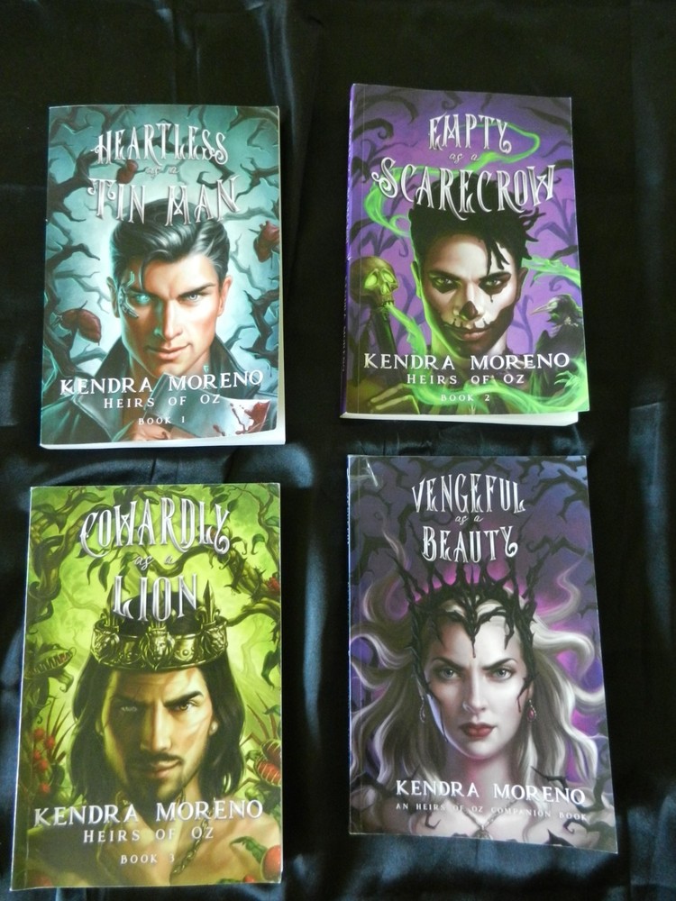 Complete (4) Book Series „Heirs of Oz” by Kendra Moreno