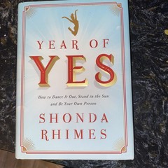 Year of Yes : How to Dance It Out, Stand in the Sun and Be Your Own Person by…
