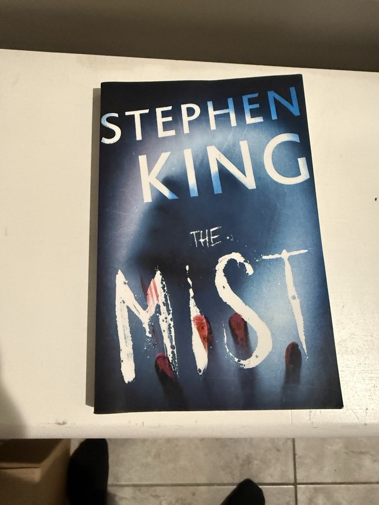 Stephen King The Mist Trade Paperback 2018 Scribner Horror Thriller Novel