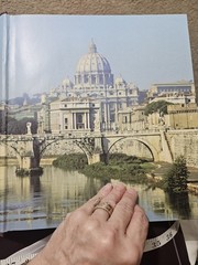 Book The Papacy by Paul Johnson 1997 Printed in Italy 10.5 x 11.5 x 1 in read