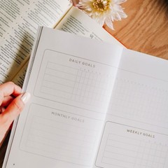 The Daily Grace Co Redeeming Your Phone Time Booklet