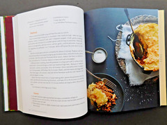 OUTLANDER Kitchen cookbook DIANA GABALDON Official companion for cooks 334 pages