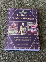 The Holistic Guide to Wellness by Nicole Apelian English Paperback Book