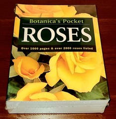 New! Sealed! BOTANICAS POCKET ROSES (Botanicas Pockets) Paperback By Susan Page