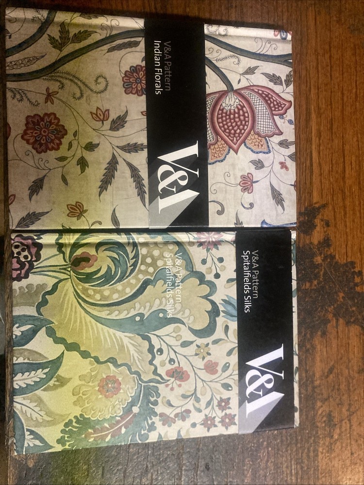 Spitalfields Silks V&A Pattern by Moira Thunder & CD Very Good 2 Book Lot