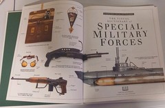 Special Forces by Deni Bown and Dorling Kindersley Publishing Staff (1993,…