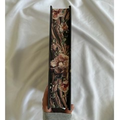Shield Of Sparrows Devney Perry UK Deluxe Hardcover W/ Sprayed Edges