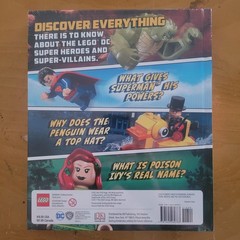 LEGO DC Super Heroes Awesome Guide book: exclusive Wonder Woman minifigure *new*