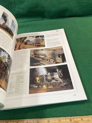 The World Encyclopedia of Locomotives by Garratt, Colin (KJT429)