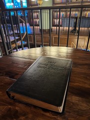 1611 KJV Facsimile w/ Apocrypha: Original Spellings & Art Work (11x7x1.5)