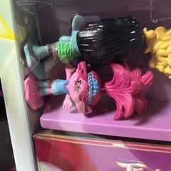 DreamWorks Trolls Figurines & Storybook, 2.25″ figures (Universal Studios!)