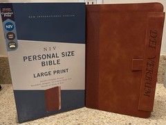 MAGNETIC CLOSE NIV LARGE PRINT(11.5pt) Personal Bible, Leathersoft, ENGRAVED